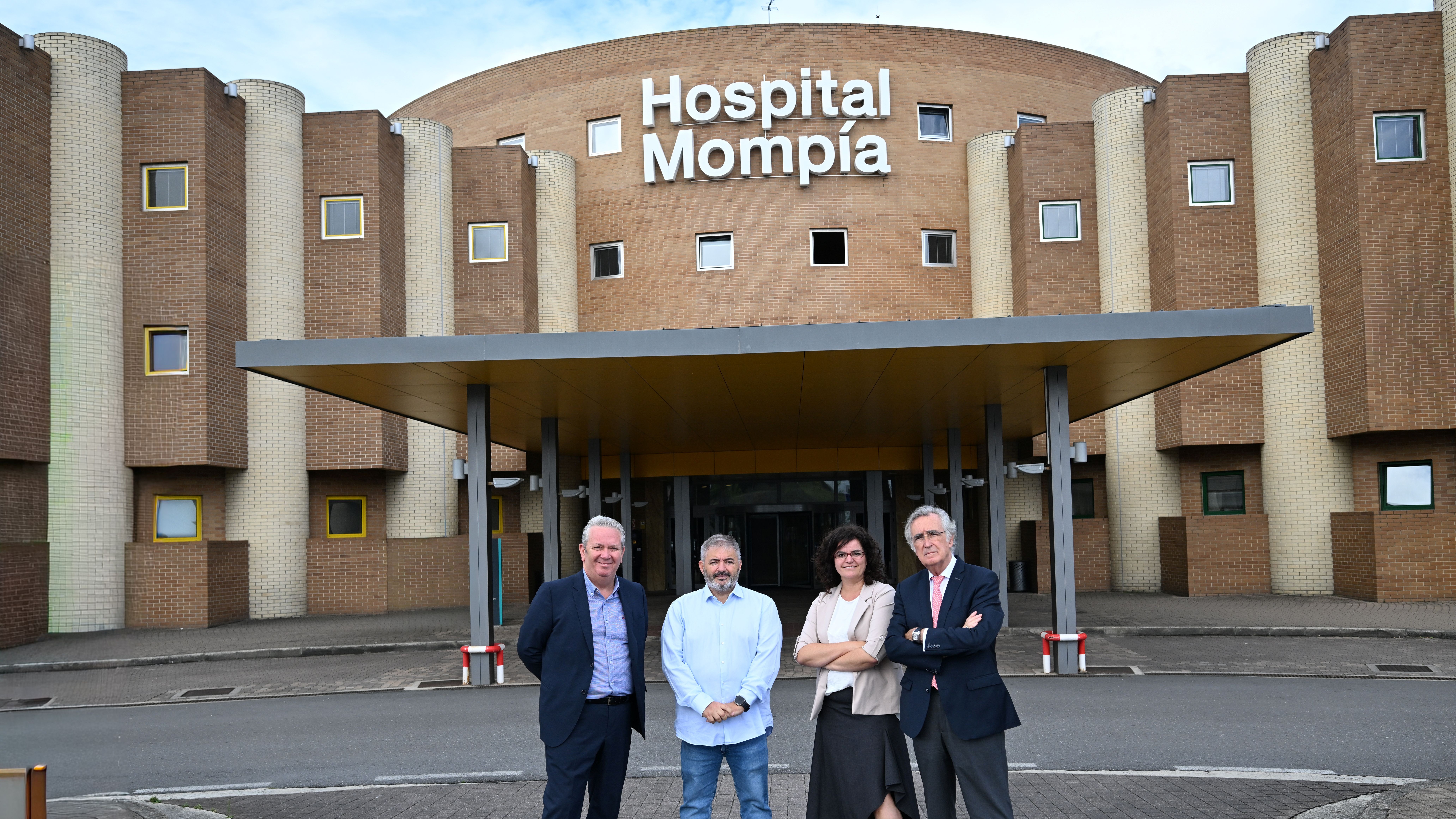 Entrada del Hospital Mompía