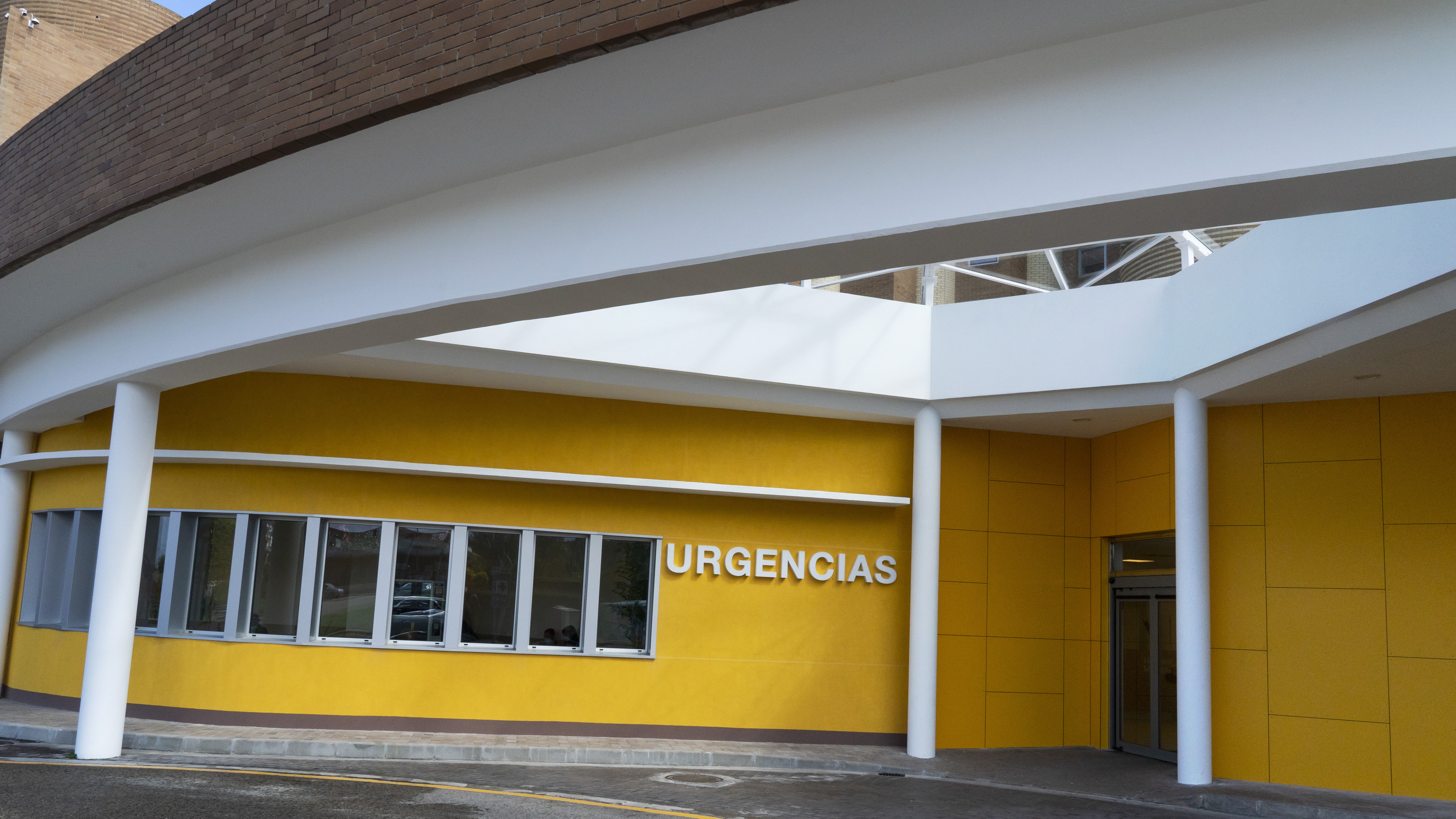 Exterior Urgencias de Hospital Mompía